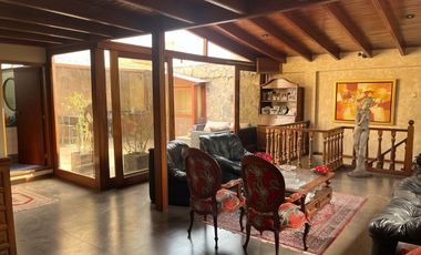 Oferta ! Venta de amplia casa 360at en c/residencial en exc/zona de S.Borja !