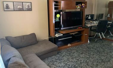 Oferta ! Venta de amplia casa 360at en c/residencial en exc/zona de S.Borja !