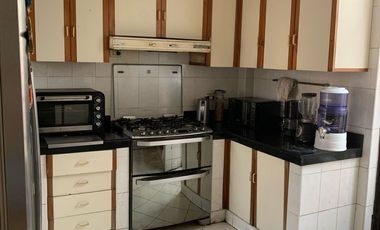 Oferta ! Venta de amplia casa 360at en c/residencial en exc/zona de S.Borja !