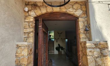 Hermosa Casa “la Cumbre” Dos Niveles, con Alberca, Jacuzzi, Chapoteadero y Jardín.