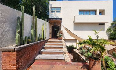 Hermosa Casa “la Cumbre” Dos Niveles, con Alberca, Jacuzzi, Chapoteadero y Jardín.