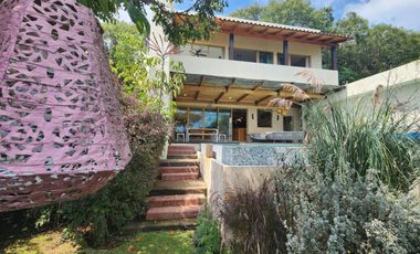 Hermosa Casa “la Cumbre” Dos Niveles, con Alberca, Jacuzzi, Chapoteadero y Jardín.