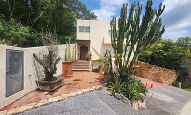 Hermosa Casa “la Cumbre” Dos Niveles, con Alberca, Jacuzzi, Chapoteadero y Jardín.