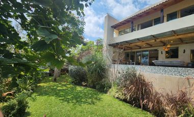 Hermosa Casa “la Cumbre” Dos Niveles, con Alberca, Jacuzzi, Chapoteadero y Jardín.