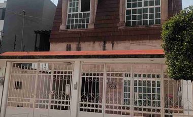 Casa en venta en Valle Dorado, Tlalnepantla