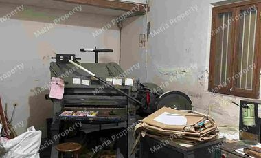 dijual rumah usaha di tengah kota