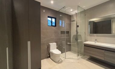 5 BEDROOMS TOWNHOUSE FOR SALE IN BF HOMES PARANAQUE CITY