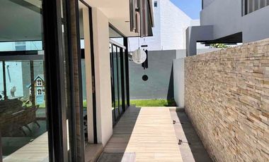 CASA EN RENTA FRACCIONAMIENTO LA RIOJA