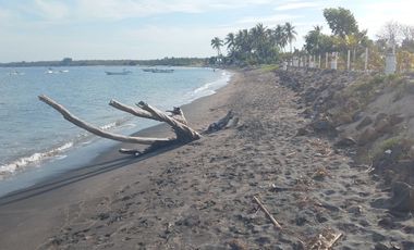 Beachfront land near Bangsal Harbor