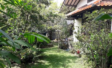 Dijual Rumah 7 Kamar Tidur  di Sukasari Bandung