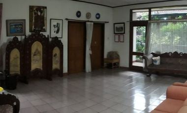 Dijual Rumah 7 Kamar Tidur  di Sukasari Bandung