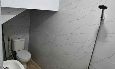 disewakan bangunan baru teluk gong