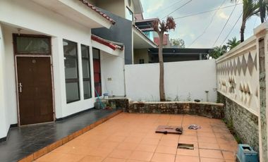 Disewakan ..rumah di Taman Semanan Indah, jalan depan rumah bisa 4 mobil