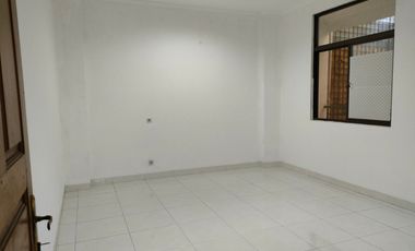 Disewakan ..rumah di Taman Semanan Indah, jalan depan rumah bisa 4 mobil