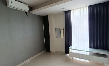 Rumah The Mansion Pakuwon Indah 2 Lantai Minimalis Semi Furnish