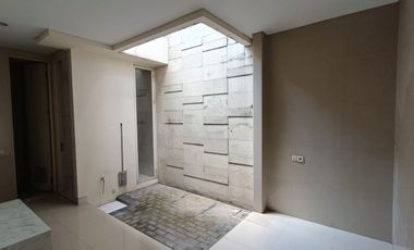 Rumah The Mansion Pakuwon Indah 2 Lantai Minimalis Semi Furnish