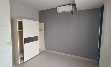 Rumah The Mansion Pakuwon Indah 2 Lantai Minimalis Semi Furnish