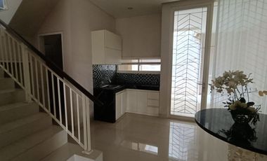 Rumah The Mansion Pakuwon Indah 2 Lantai Minimalis Semi Furnish