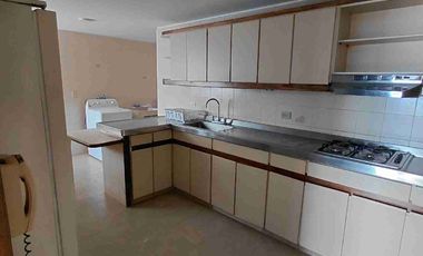 VENDO BUCARAMANGA  ALTOS DE CABECERA  CARRERA 39 AMPLIO APARTAMENTO  DE 198 METROS  exelente estado, edificio clásico administración  económica.PRECIO DE OPORTUNIDAD