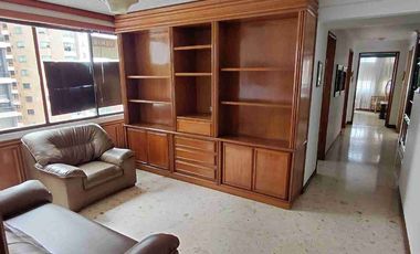 VENDO BUCARAMANGA  ALTOS DE CABECERA  CARRERA 39 AMPLIO APARTAMENTO  DE 198 METROS  exelente estado, edificio clásico administración  económica.PRECIO DE OPORTUNIDAD