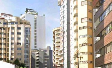VENDO BUCARAMANGA  ALTOS DE CABECERA  CARRERA 39 AMPLIO APARTAMENTO  DE 198 METROS  exelente estado, edificio clásico administración  económica.PRECIO DE OPORTUNIDAD