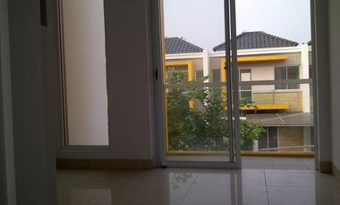 Disewakan Rumah 2 Lantai Siap Huni dicluster Australia Green Lake City