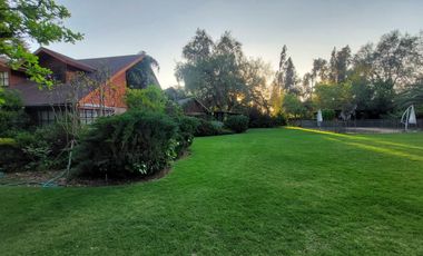 Acogedora casa en parcela en centro de Chicureo