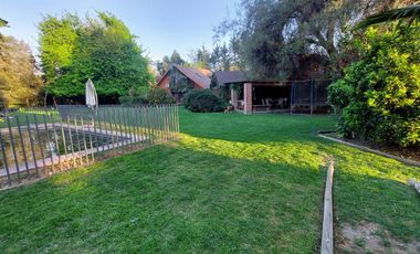 Acogedora casa en parcela en centro de Chicureo