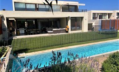 Preciosa e impecable casa en Canquen Norte