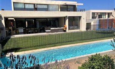 Preciosa e impecable casa en Canquen Norte