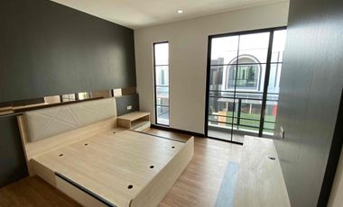 Dijual rumah full furnished di BSD