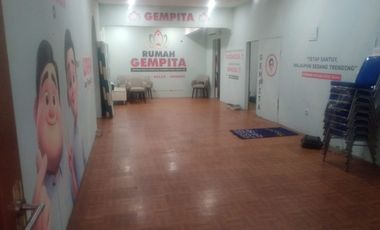DISEWAKAN RUMAH LUAS COCOK UNTUK TEMPAT TINGGAL,KANTOR,USAHA,GUDANG,HARGA TERMURAH NEGO SAMPAI JADI