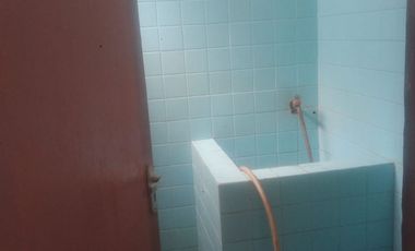 DISEWAKAN RUMAH LUAS COCOK UNTUK TEMPAT TINGGAL,KANTOR,USAHA,GUDANG,HARGA TERMURAH NEGO SAMPAI JADI