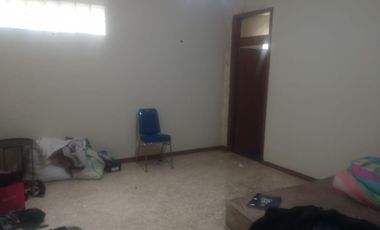 DISEWAKAN RUMAH LUAS COCOK UNTUK TEMPAT TINGGAL,KANTOR,USAHA,GUDANG,HARGA TERMURAH NEGO SAMPAI JADI