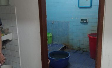 DISEWAKAN RUMAH LUAS COCOK UNTUK TEMPAT TINGGAL,KANTOR,USAHA,GUDANG,HARGA TERMURAH NEGO SAMPAI JADI