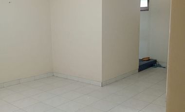 DISEWAKAN RUMAH LUAS COCOK UNTUK TEMPAT TINGGAL,KANTOR,USAHA,GUDANG,HARGA TERMURAH NEGO SAMPAI JADI