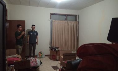 DISEWAKAN RUMAH LUAS COCOK UNTUK TEMPAT TINGGAL,KANTOR,USAHA,GUDANG,HARGA TERMURAH NEGO SAMPAI JADI