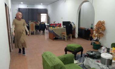DISEWAKAN RUMAH LUAS COCOK UNTUK TEMPAT TINGGAL,KANTOR,USAHA,GUDANG,HARGA TERMURAH NEGO SAMPAI JADI