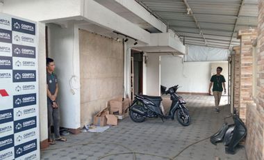 DISEWAKAN RUMAH LUAS COCOK UNTUK TEMPAT TINGGAL,KANTOR,USAHA,GUDANG,HARGA TERMURAH NEGO SAMPAI JADI