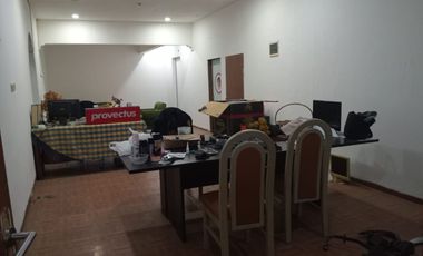 DISEWAKAN RUMAH LUAS COCOK UNTUK TEMPAT TINGGAL,KANTOR,USAHA,GUDANG,HARGA TERMURAH NEGO SAMPAI JADI