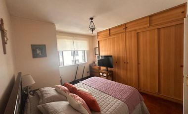 Amplio departamento de los años 50 con gran ubicación – a pasos del metro