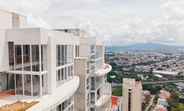 Penthouse exclusivo Piso 32 y 33 vista franca a Guadalajara Country Club, 675.24 m2 + 177.24 de terraza.