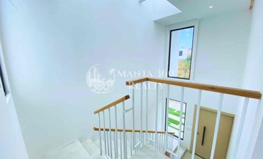 Venta de casa dúplex con vista al mar en Ciudad del Mar, Manta, Ecuador