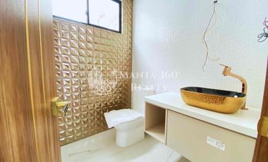 Venta de casa dúplex con vista al mar y piscina privada en Ciudad del Mar, Manta, Ecuador