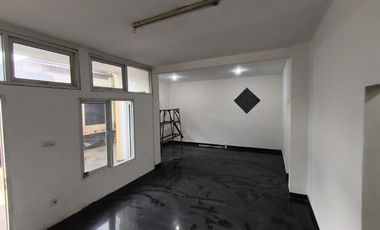 Rumah Ruko Rukan 3 Lantai Pinggir Jalan Sogiri Dekat TOL Tanah Baru Siap Huni