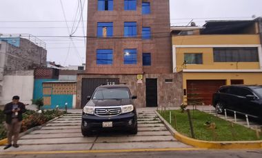 Edificio en Cerdado de Lima, 856 m² 35 Habitaciones 1 Cochera Sin Posesion