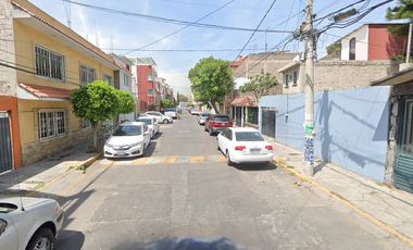 CASA EN EVENTA EN  COL. TEPALCATES 8-OCT-25