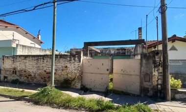 Propiedad para emprendimiento (Edificio, locales comerciales, depósitos) a 3 cuadras de Av. Edén.