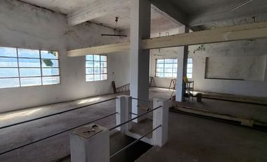 Propiedad para emprendimiento (Edificio, locales comerciales, depósitos) a 3 cuadras de Av. Edén.