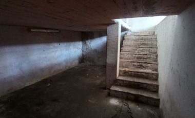 Propiedad para emprendimiento (Edificio, locales comerciales, depósitos) a 3 cuadras de Av. Edén.